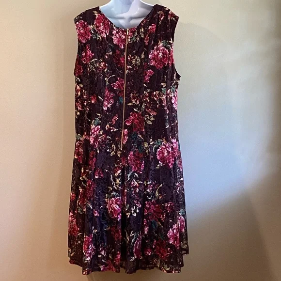 Roz & Ali lace dress - Picture 2 of 4